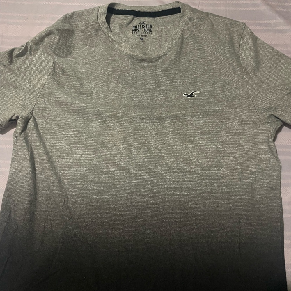 Hollister Men's Gray T-Shirt